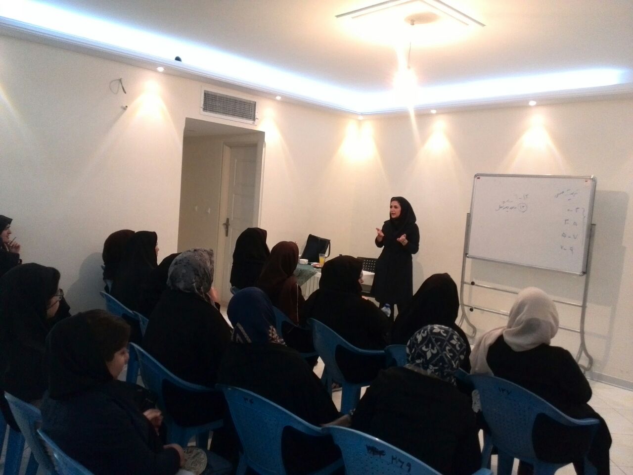 Self-mindfulness classes were held in Sarband brach of Mehrafarin in Markazi province