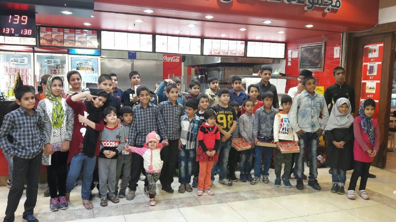 کودکان مهرآفرین در رستوران علاالدین