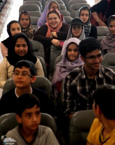 بازدید کودکان مهرآفرین با همراهی بهاره رهنما از برج میلاد