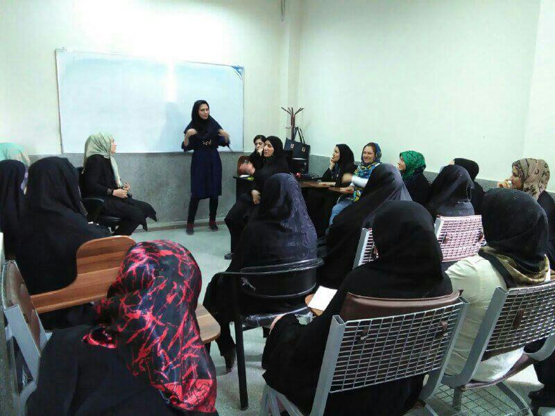 کارگاه آموزشی مهرآفرین برای حاشیه نشینان تهران