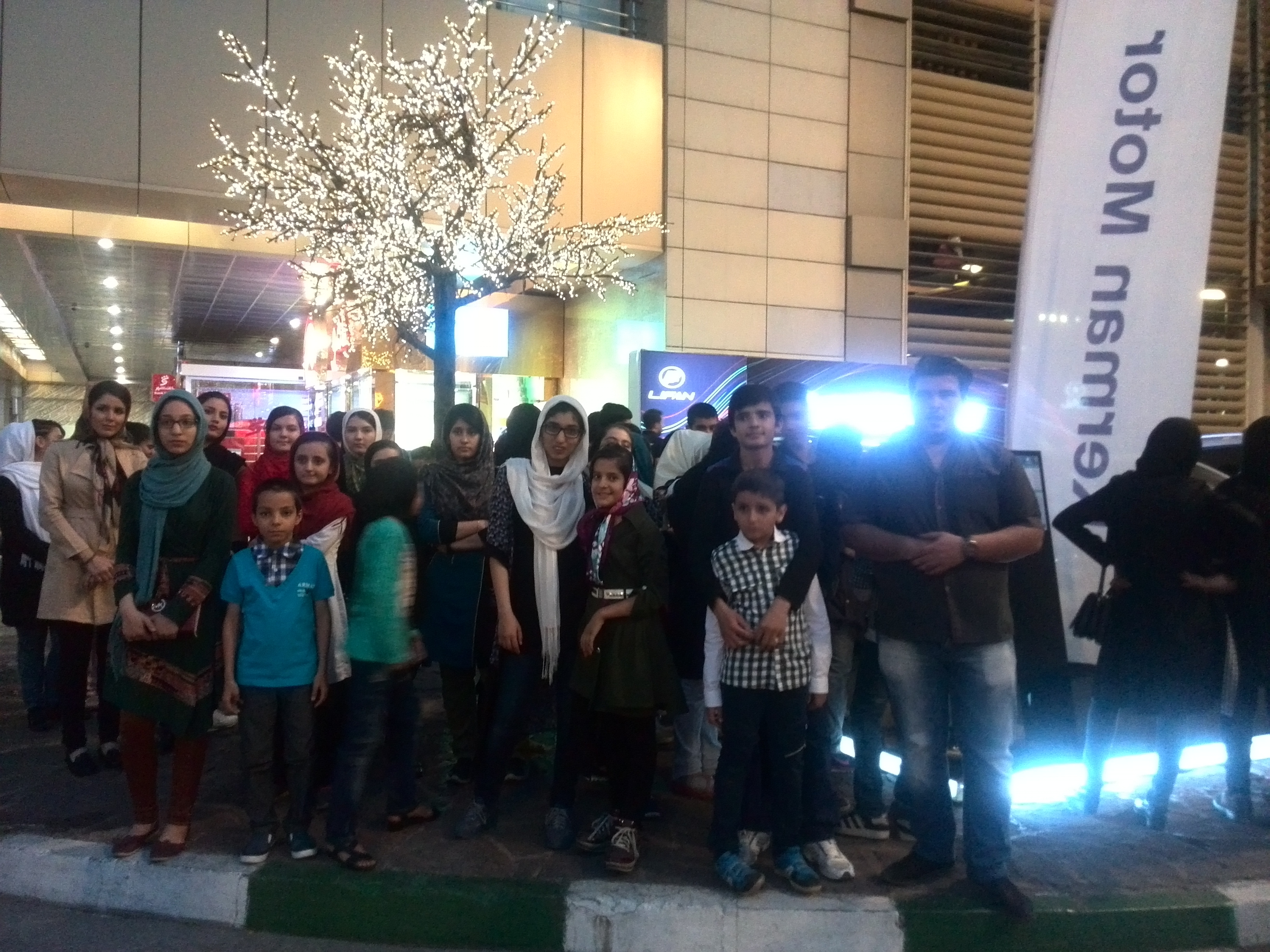یک شب به یادماندنی برای کودکان مهرآفرین در بلندترین برج ایران