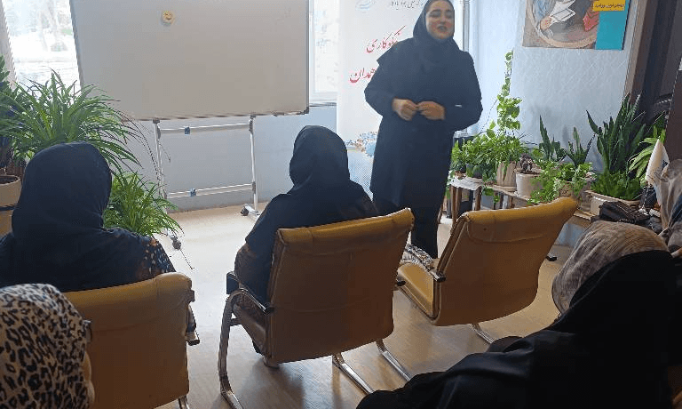 برگزاری کارگاه کنترل اضطراب ناشی از جنگ برای مادران تحت حمایت
