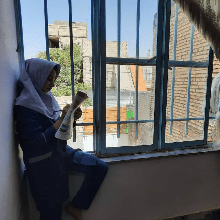 در نبود پدر و مادر ، وجود فقر و بیماری ، … باران فقط ۱۰ سال دارد .