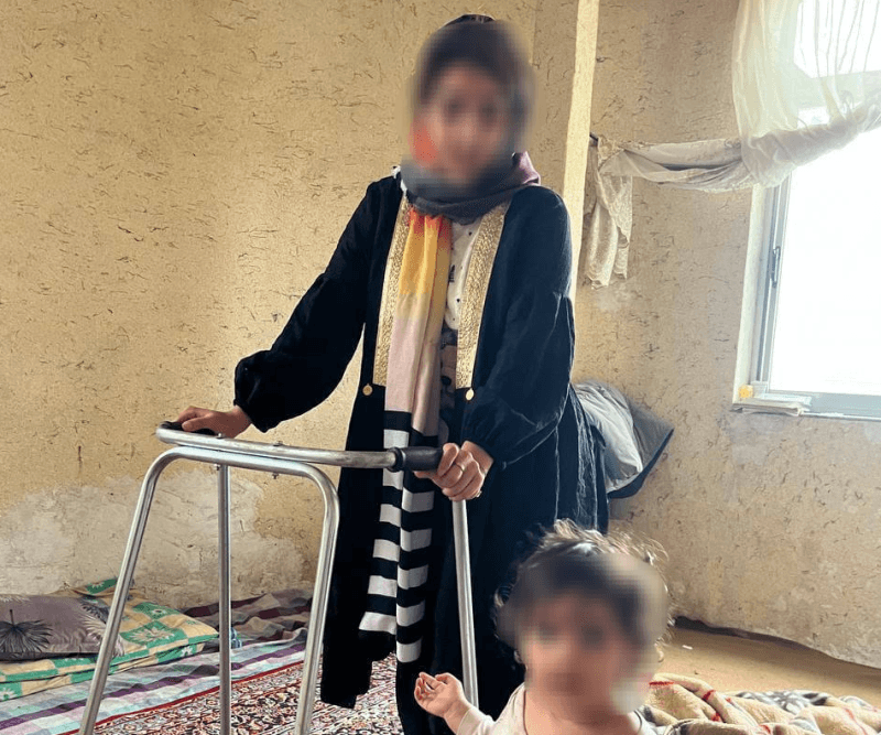 مهدیه فقط ۲۰ سال دارد , او مادر است … نگذاریم زندگی فلجش کند