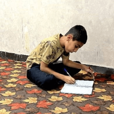 درد، قامتش را خم کرده اما می جنگد تا روی پا بماند