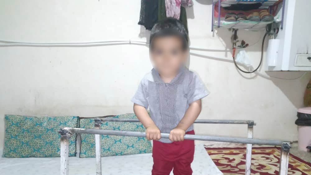 با کمک‌های جمع‌آوری شده در سایت مهرآفرین/  پسر ۳ ساله بوشهری می‌تواند راه برود
