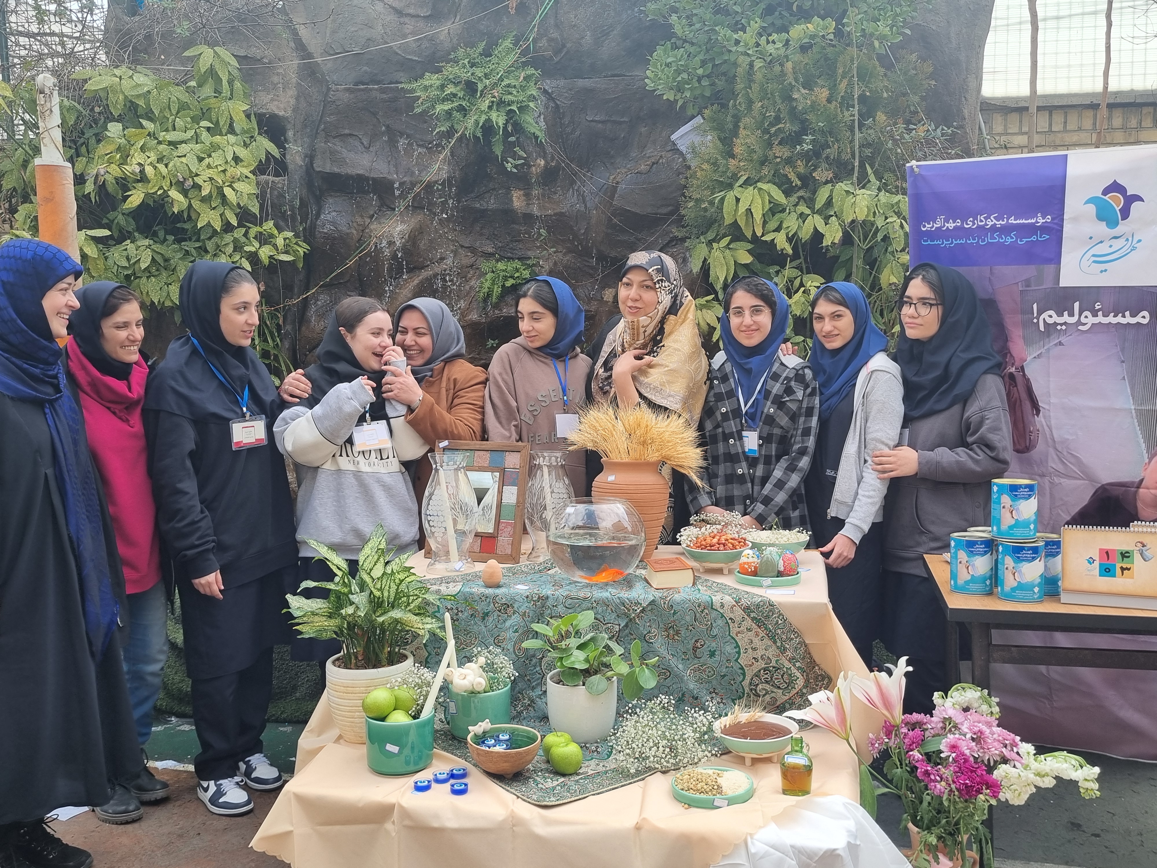 بازارچه خیریه یک مدرسه دخترانه در تهران به نفع کودکان مهرآفرین