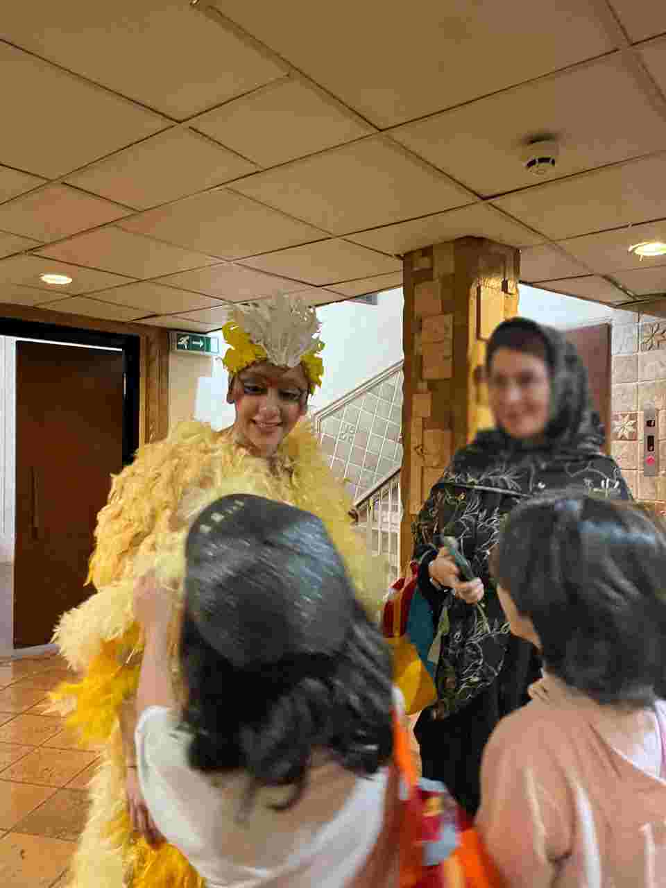 اولین تجربه نمایشی دختران مهرآفرین در تئاتر شهر تهران/ دیدار با گربه نره و روباه مکار